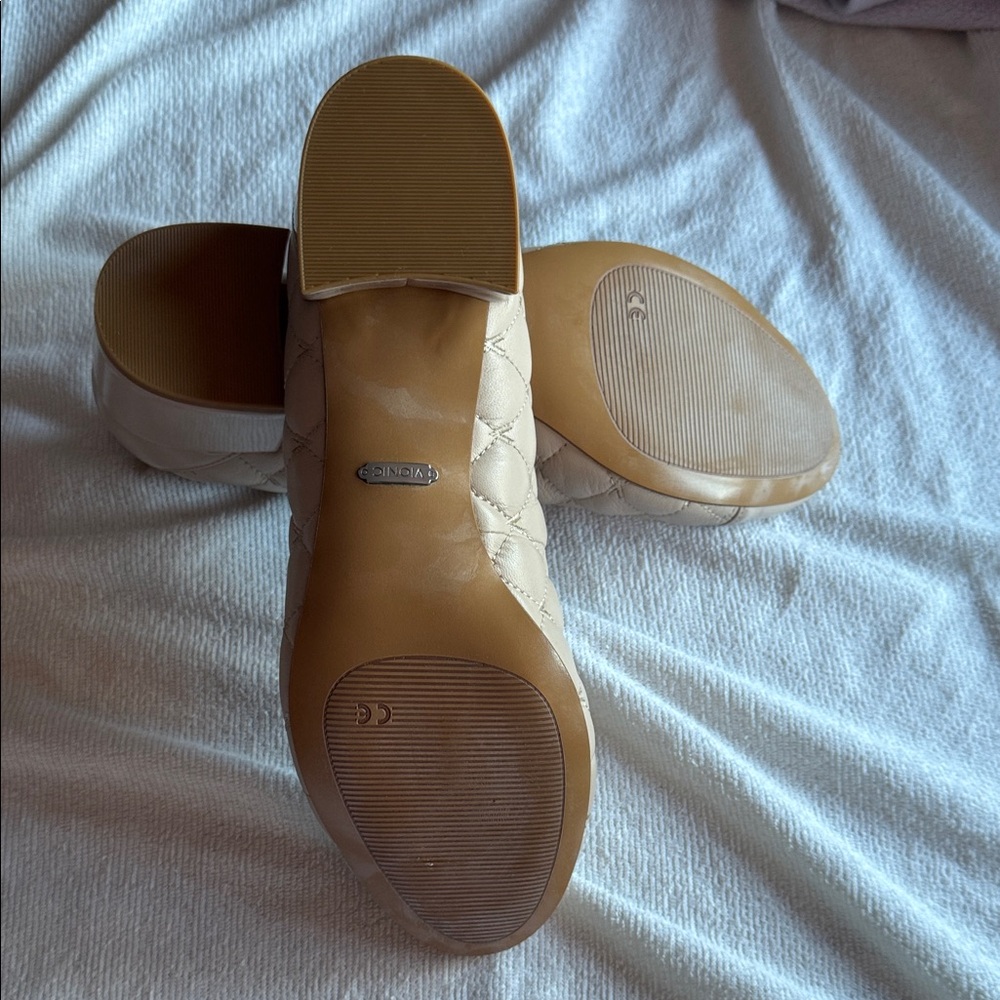 Vionic Women's Tan Quilted Heels - Picture 5 of 5